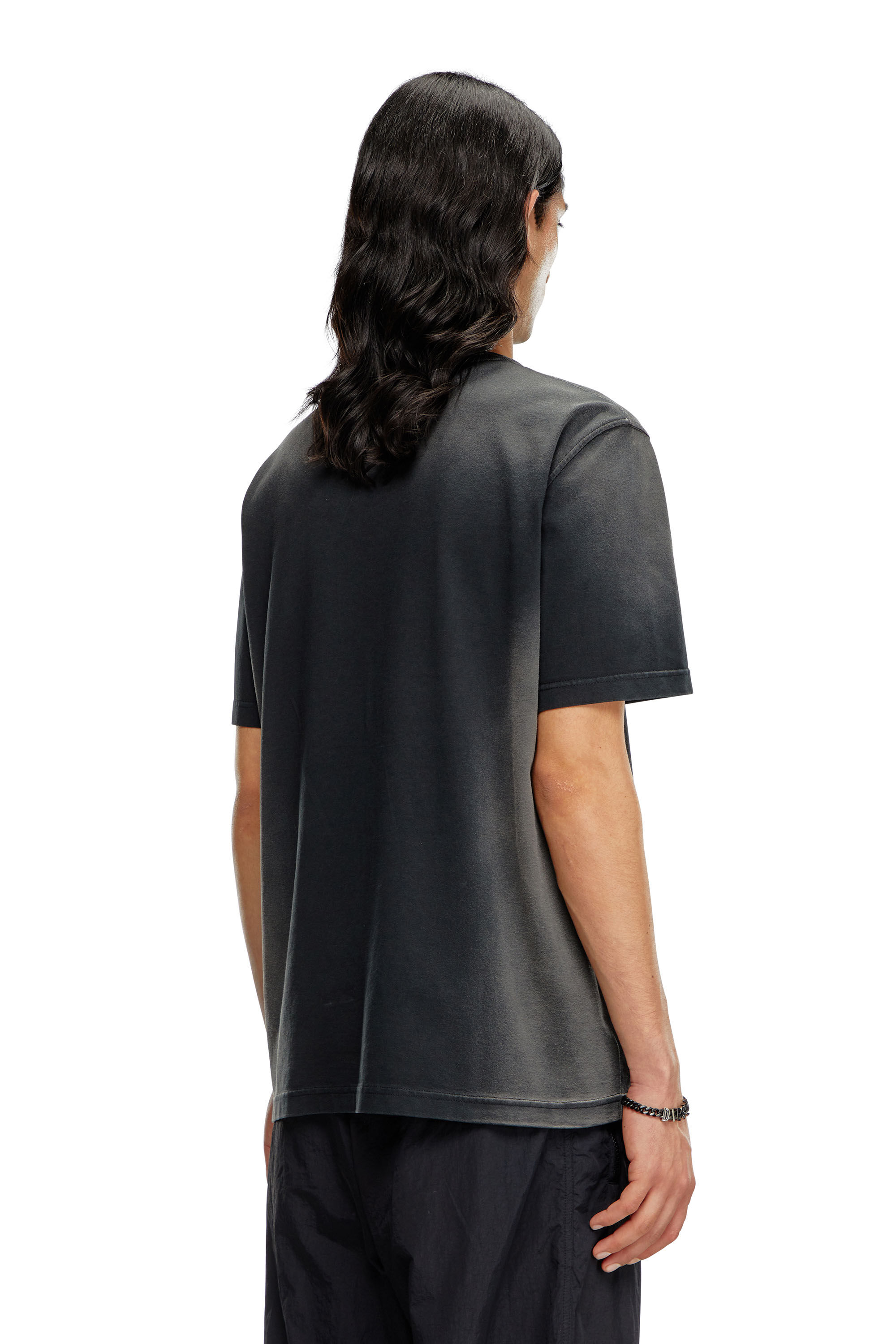 DIESEL t-adjust-q8 オーバルD ロゴ コットンジャージー Men's Faded T-shirt with cut-out Oval D logo | Black | Diesel