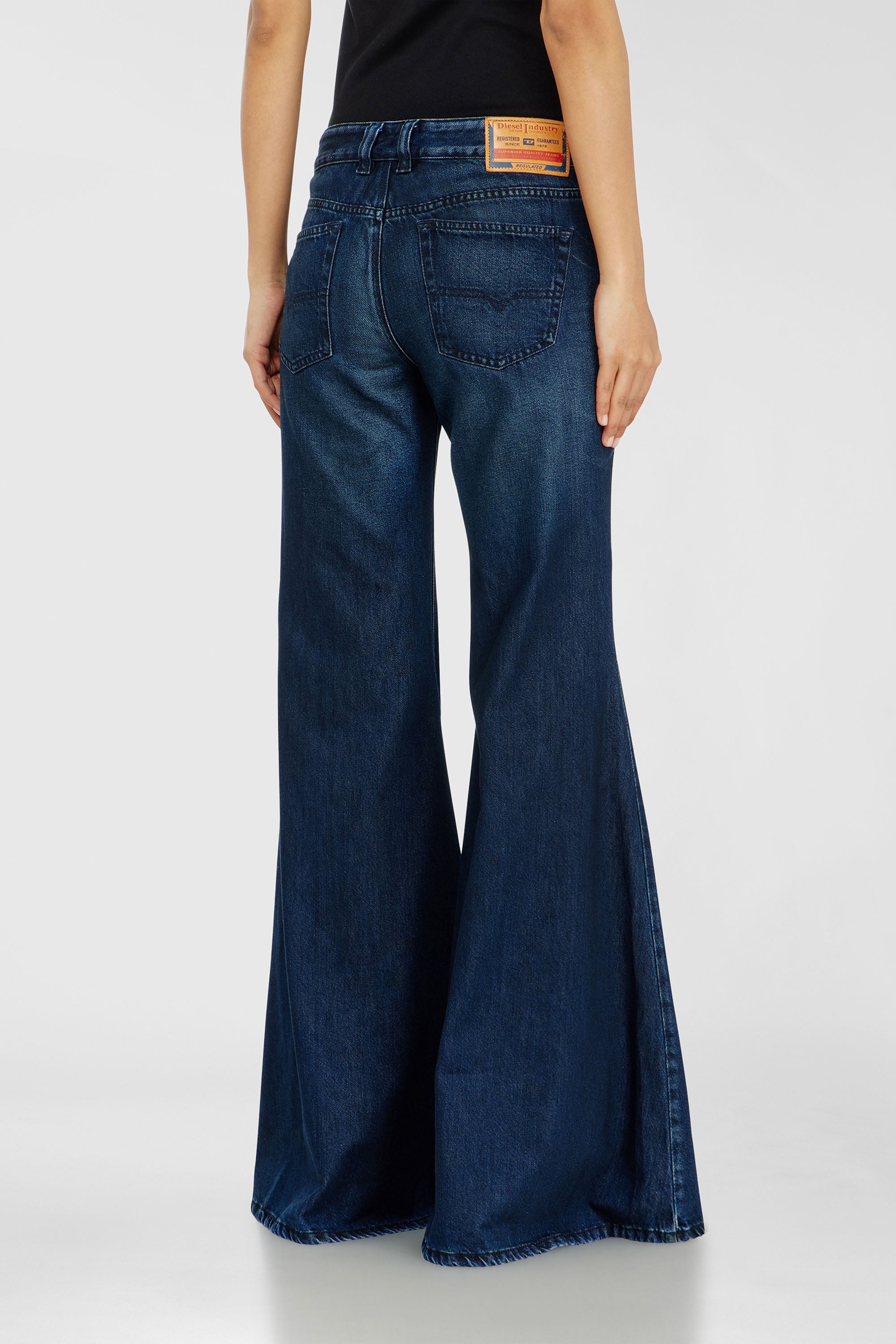 Diesel - Woman's Flare Jeans 1970 D-Bleess 09N21, Dark Blue - 5