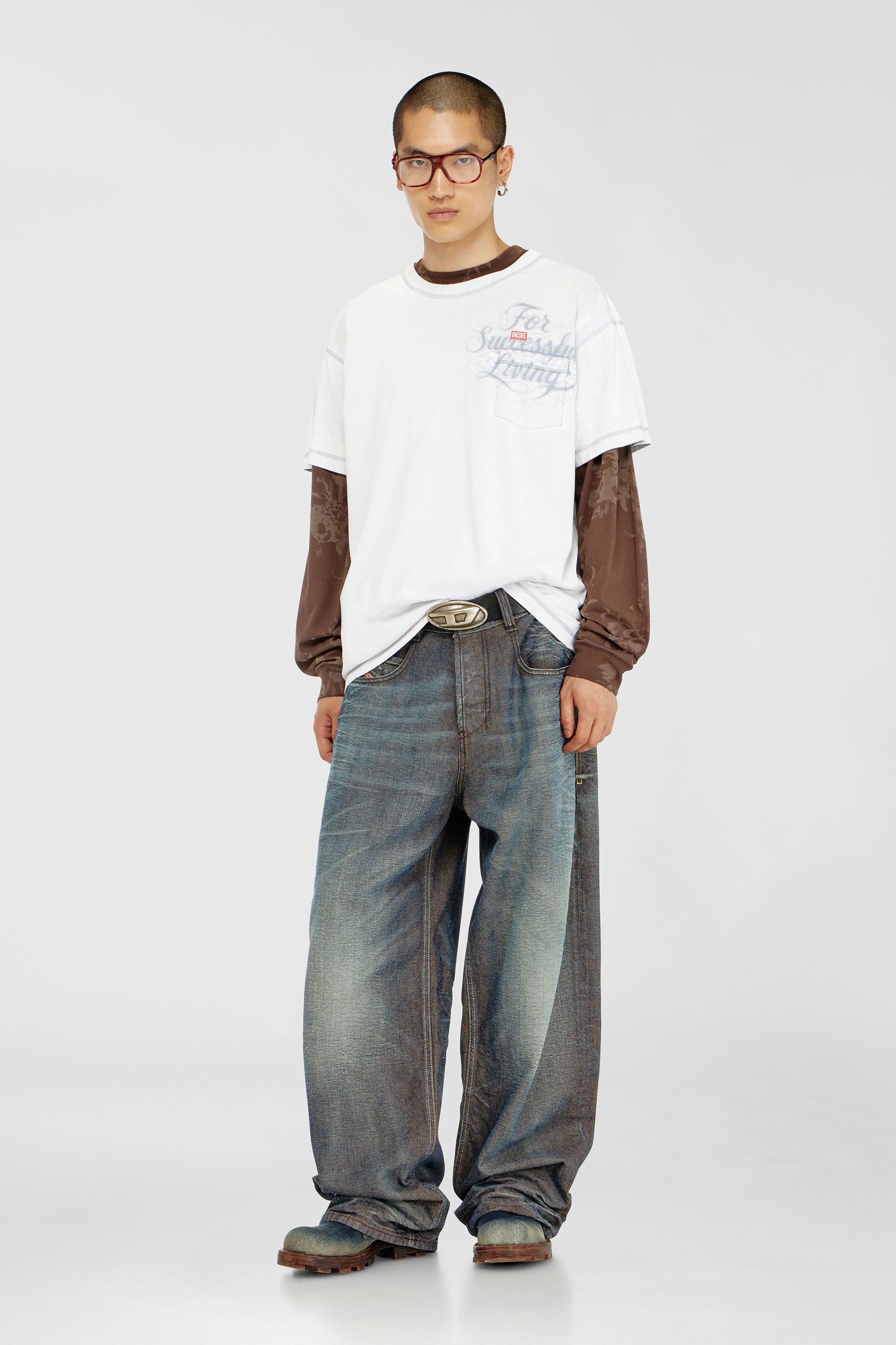 T-shirt with chest pocket and graphic print
