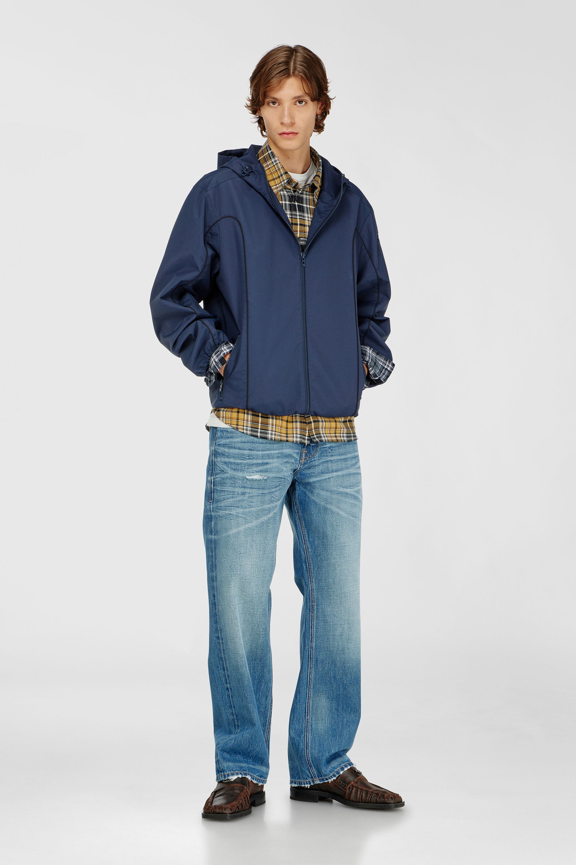 Windbreaker with contrast piping