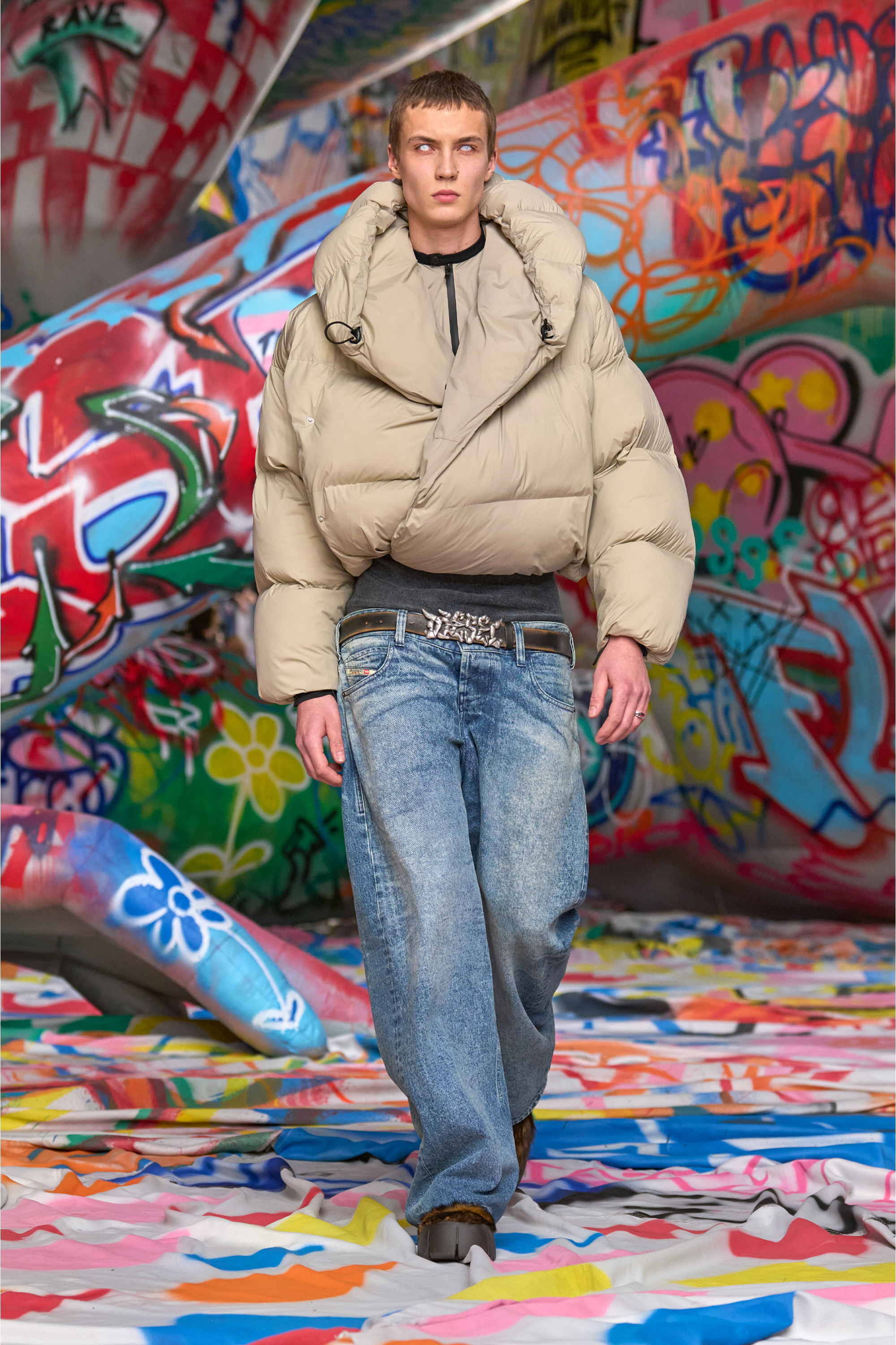 B-GRAFFITI, Black/Beige Diesel - B-GRAFFITI, Unisex's 3.5cm treated leather belt with graffiti buckle in Black/Beige - 4