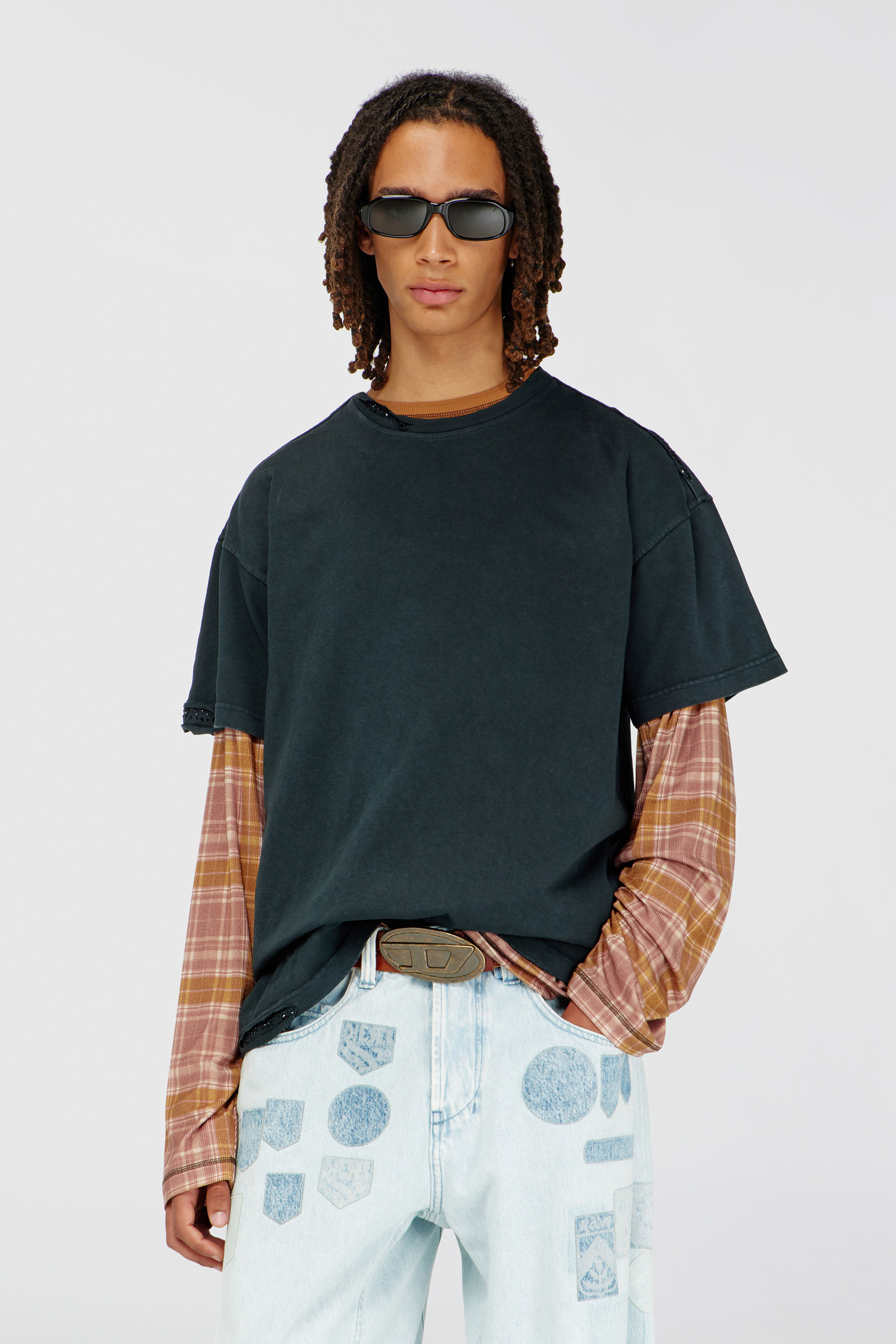 Diesel - T-NORM-CRYSTALS, Man's T-shirt with frayed edges and crystal details in Black - 3